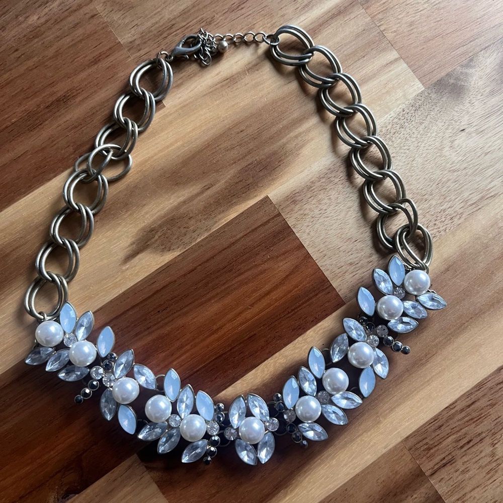 Beautiful gold-tone Necklace!